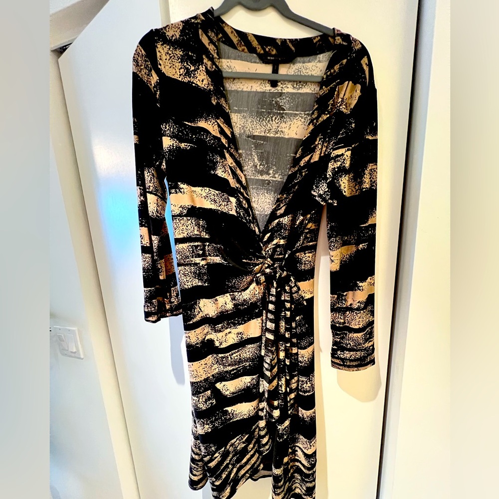 BCBG Black and taupeWomen's wrap  Dress